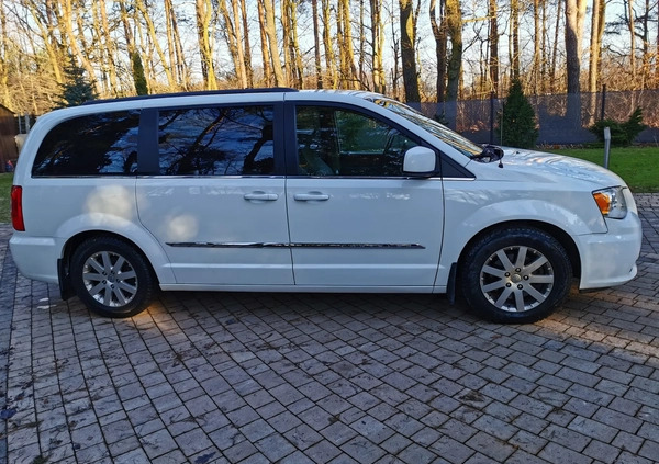 Chrysler Town &amp; Country cena 59000 przebieg: 209000, rok produkcji 2015 z Zagórz małe 29